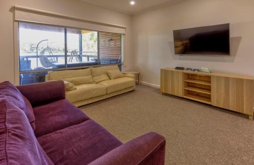 Pellaring Flat House | 16 Pellaring Lane Pellaring Flat