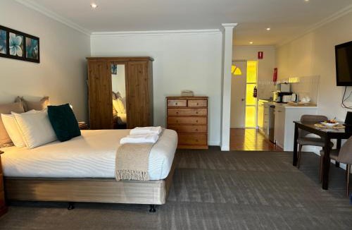 Willunga Bed & Breakfast | 1839 Cottages