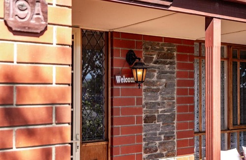 Encounter Bay House | 19A Bartel Blvd - Charming Lakefront Villa