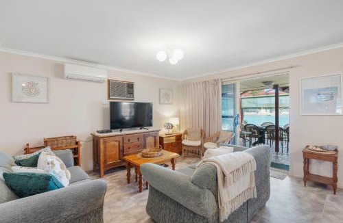 Encounter Bay House | 19A Bartel Blvd - Charming Lakefront Villa