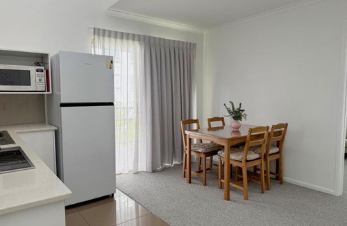 Kangaroo Point Apartment | 1BR Loft Kangaroo Point Sleeps 4 Adults