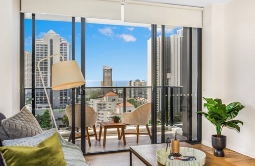 Surfers Paradise Apartment | 2-Bed Beach Apartment with Pool, Parking & Balcony