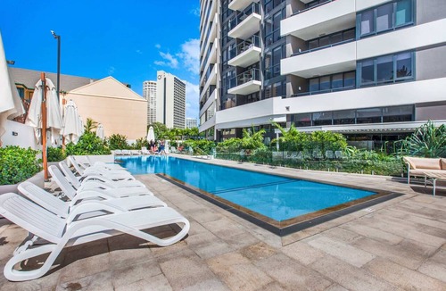 Surfers Paradise Apartment | 2-Bed Beach Apartment with Pool, Parking & Balcony