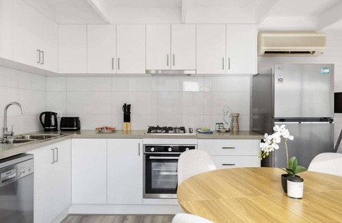 Rosebud Apartment | 2-Bed Rosebud Apartment with BBQ & Garden
