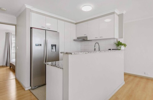 Belconnen Apartment | 2-Bed Unit with Balcony, BBQ & Stunning Lake Views