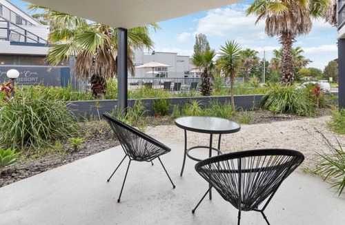 Batehaven Apartment | 2 Bedroom Open plan,combined living & dining areas with fully self contained kitchen & laundry.