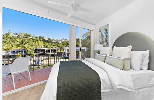 Noosa Heads Apartment | 2 Bedroom Riverfront Apt Top Floor | Pet Friendly