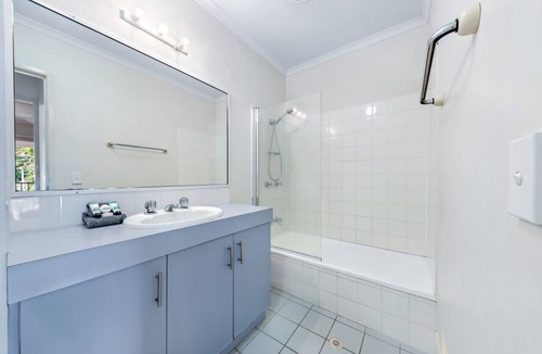 Jubilee Pocket Apartment | 2 Bedroom split level unit with pool