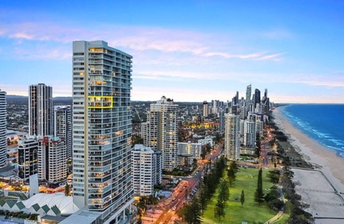 Broadbeach Apartment | 2 Level 3 bedroom luxury apartment with 180 degree views