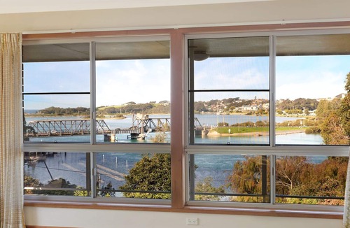 North Narooma House | 2 Water Crescent - Retro Haven