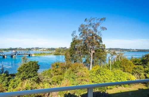 North Narooma House | 2 Water Crescent - Retro Haven