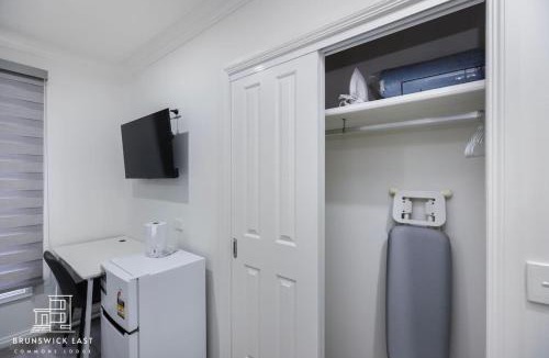Brunswick East Apartment | 206 Modern King BR with Fast WiFi - Brunswick East - 30 Percent OFF