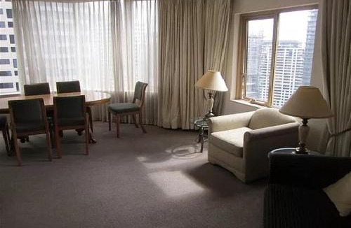 The Rocks Apartment | 2208 Gloucester Self-Catering