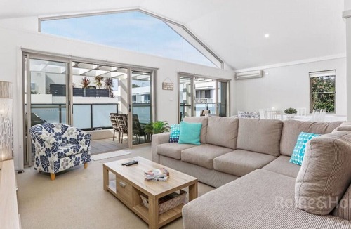 Kiama Apartment | 24/87 Manning St, Kiama · White Waters on Manning