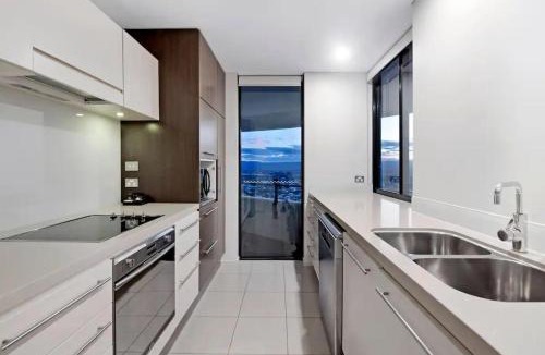 Broadbeach Apartment | 24th floor Luxury, The Wave Broadbeach