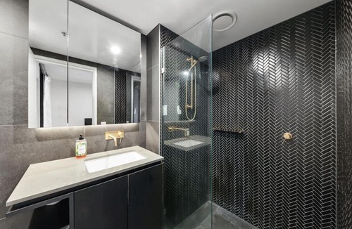 Reid Apartment | 2BR-1BR-1Car- CBD Pool Central