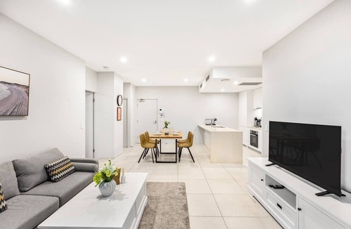 Macgregor Apartment | 2BR Apartment w/Balcony Easy Access All Hotspot