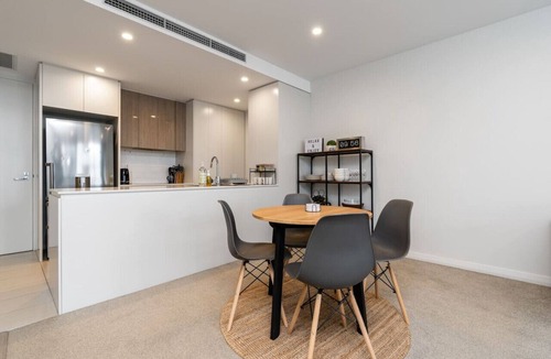 Barton Apartment | 2BR apt in Governor Place: 4 mins to Foreshore!