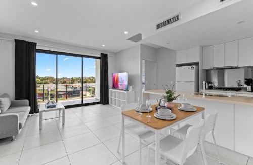 Macgregor Apartment | 2BR Modern Apartment with Balcony Great Location