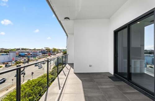 Macgregor Apartment | 2BR Modern Apartment with Balcony Great Location