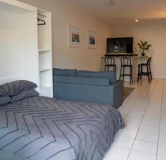 Islington Apartment | 2x Studio Apartments in Islington each with AC, Bathroom, Kitchen, Laundry, Balcony and Wifi