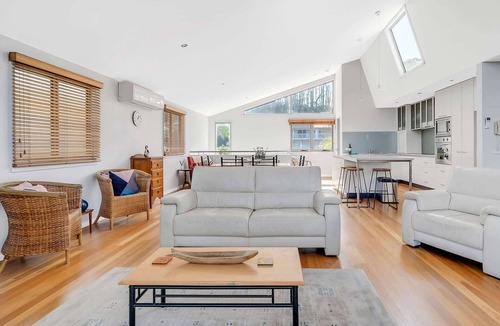 Long Beach House | 3-Bed Seaside Serenity Escape at Long Beach