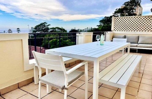 Manly House | 3-bedroom ocean-view home, walk to beach