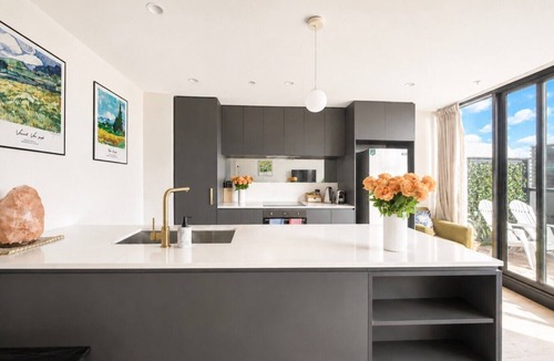 Reid Apartment | 3 BRs topfloor view@Heart of Canberra free parking