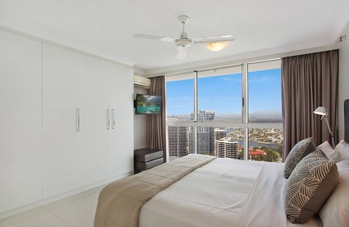 Surfers Paradise Apartment | 30F Peninsula Surfers Paradise Ocean Views