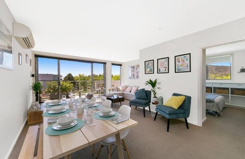 Braddon Apartment | 3BR Braddon Flat, 8 mins walk to CBD - Hosted by Canstay