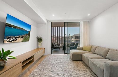 Kiama Apartment | 3BR Coastal Escape with Ocean Views, Shared Pool & Jacuzzi, 2 Car Spaces & Walk to Surf Beach