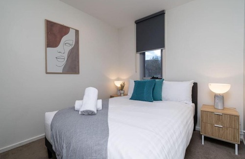 Braddon Apartment | 3BR Modern Apt Prime Location 7 Mins to CBD - Hosted by Canstay
