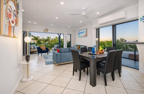 North Ward Apartment | 3BR Oceanfront Penthouse on The Strand, Townsville
