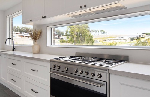 Sunshine Bay House | 4 Bedroom home with theatre room, close to CBD and beaches.