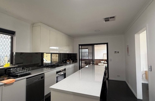 Semaphore House | 400m from the beach!