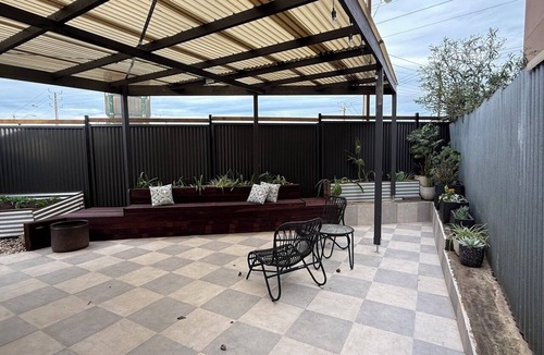 Semaphore House | 400m from the beach!