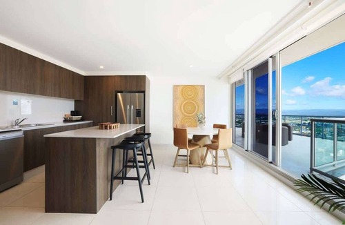 Surfers Paradise Apartment | 40L Peninsula 40th Floor Luxury Stay Ocean Views