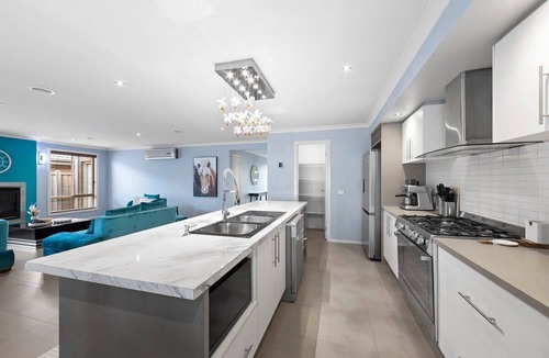 Tarneit House | 4BR designed house inTarneit