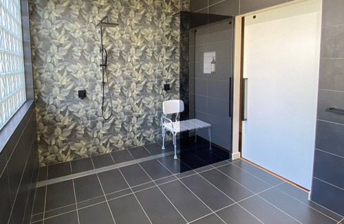 Echuca House | 5 Bed 2 bath Fully Furnished Home Away From Away for all Abilities