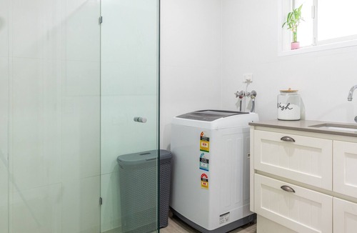 Currumbin House | 5 minute walk to creeks, beaches and family friendly restaurants!