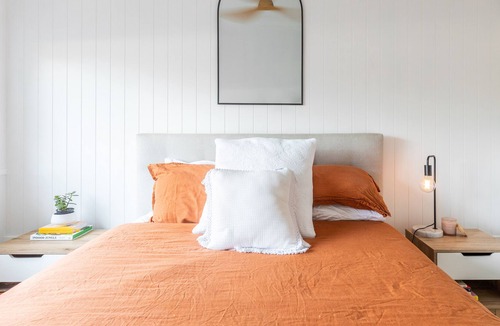 Currumbin House | 5 minute walk to creeks, beaches and family friendly restaurants!