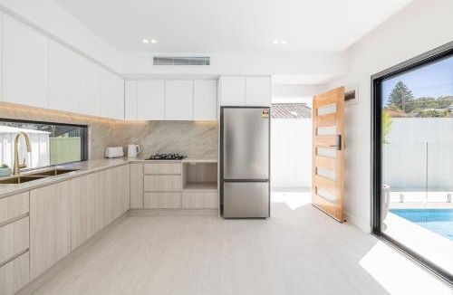 Shoal Bay House | 57 Tomaree Road Complex - House and Cabana with Pool, Linen, Air-con, Wi-fi, Boat Parking