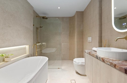 Woolloomooloo Apartment | 5BR Terrace House, Rooftop Spa & Amazing City View
