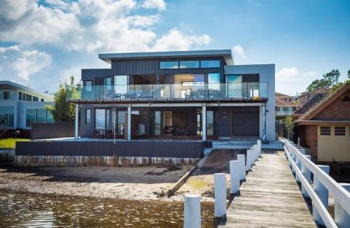Merimbula House | 6 Main Street "SouthWind"