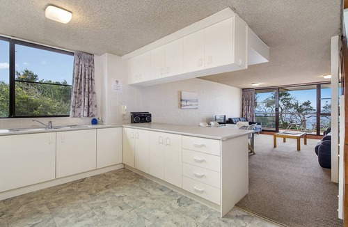 Flynns Beach House | 60 Beachpark Apartments - 58 Pacific Drive