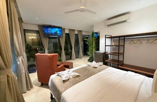 Paud Resort | 7 Tree Resort & Restaurant