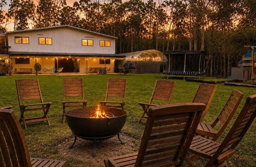 Sheldon House | 8 bedrooms 4 bath for 20+ near Mt Cotton