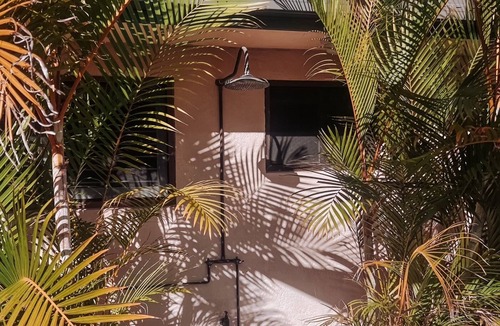 Boomerang Beach Villa | 90 Steps to the Beach!