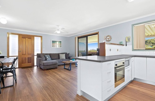 Dalmeny House | 95 Cresswick Parade, Dalmeny
