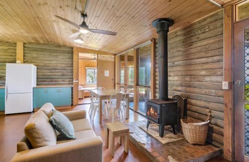 Dalmeny House | 98 Ocean Parade Rustic Log Cabin